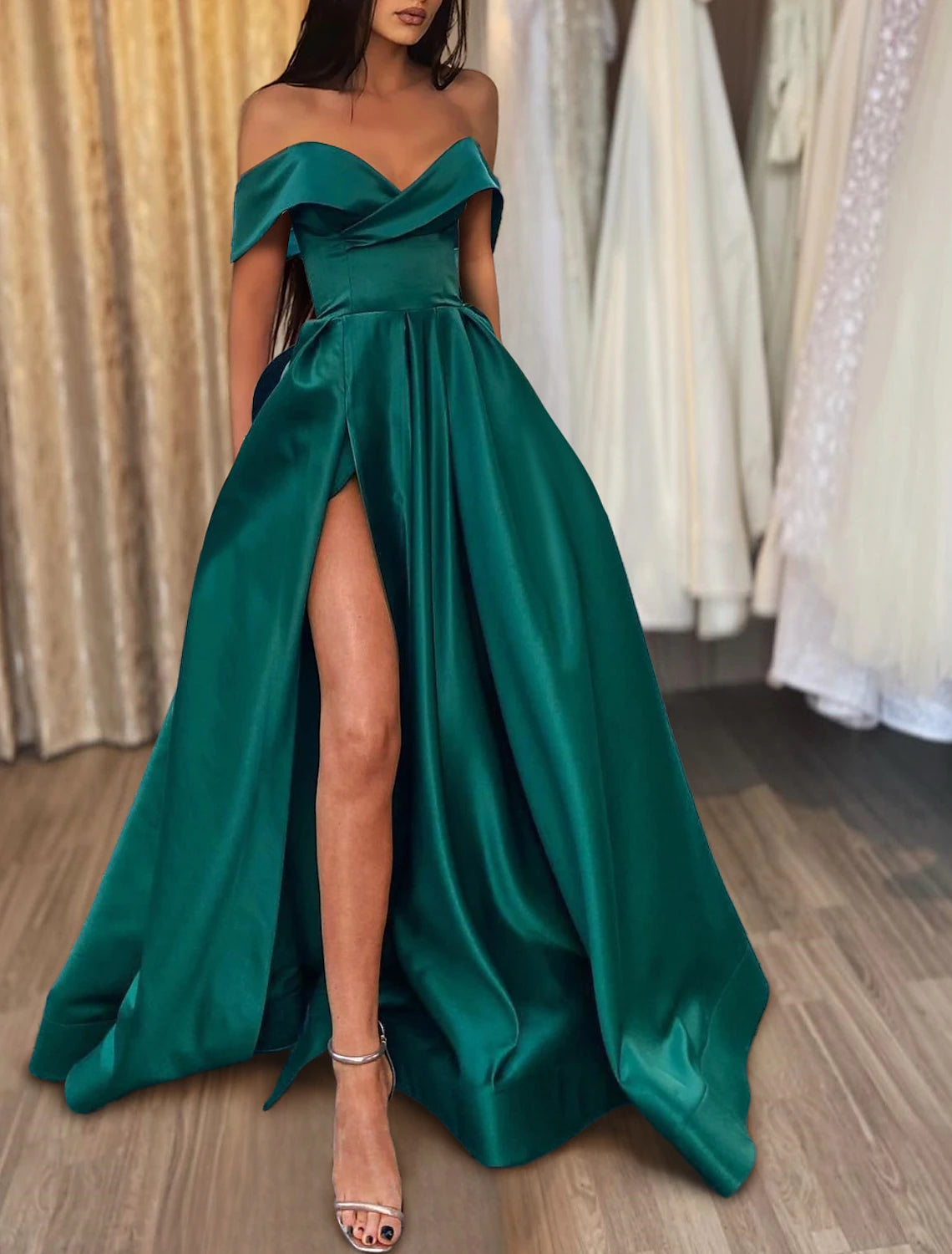 Abito da sera a trapezio, abito da festa, abito da principessa, abito da sposa formale, strascico di corte, senza maniche, spalle scoperte, raso con spacco